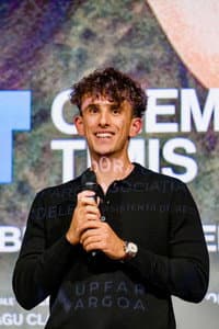 Lucas Neagu in Documentar: Un pic mai mult si un pic diferit