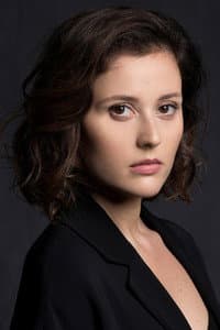Laura de la Isla in El Iluso