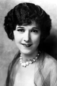 Wanda Wiley in Lost in a Pullman