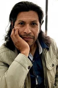 Amiel Cayo in Ovejas y lobos