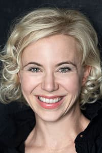 Júlia Ubrankovics in Majdnem szűz