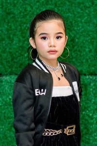 Eiah Manjares in Si Toto Mart