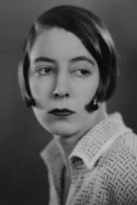 Gwen Farrar in She Shall Have Music