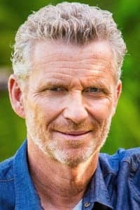 Denis Brogniart in Théo Curin : ma différence, ma force