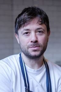 Tom Geoffrey in Travellers