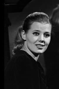 Lyudmila Senchina in Вооружен и очень опасен