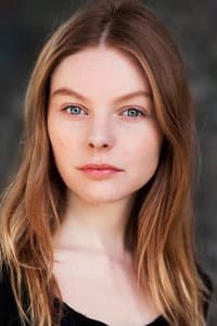 Nell Hudson in Salvable