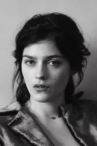 Amber Anderson in Skin Walker