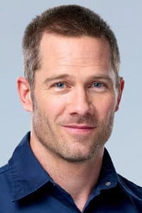 Luke Macfarlane in Brothers and Sisters
