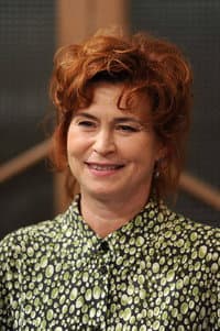 Emese Simorjay in A hivatásos szűz