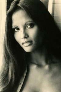 Laura Gemser in La mujer de la tierra caliente