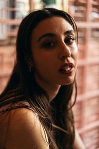 Madeleine Martin in Snabba cash - Livet deluxe