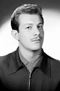 Raúl Ramírez in Los amores de Marieta (los fabulosos 20s)