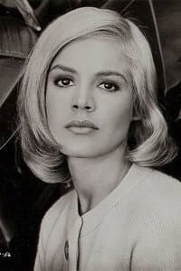 Sandra Dee in The Reluctant Debutante