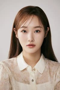 Son Ji-young in 피라미드 게임