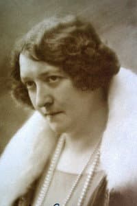 Berthe Dagmar in L'homme et l'ourse