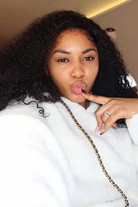 Batife Bentley in Behind The Scenes