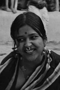 Sufia Rustam in Titash, een rivier