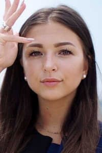 Eva Garnier in Summergirl