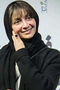 Niloufar Khosh Kholgh in Be ahestegi...