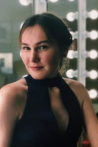 Elizabeth Slade in The Ivory Gate