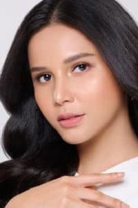 Yunita Siregar in Sebelum Senja Berakhir