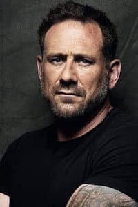 Jason Fox in Arctic Adventure: Ultimate Survival