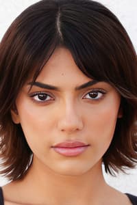 Noor Badash in Iconic