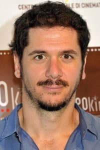 Gabriele Mainetti in Un altr'anno e poi cresco