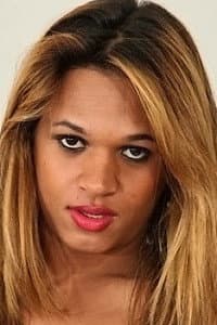 Bianca Alves in Bareback Sex with She-Males 2