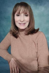 Elaine Apruzzese in I Think We're Alone Now