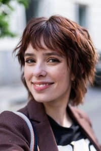 Alba Planas in Por los pelos