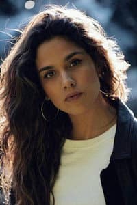 Naïma Rodric in Meurtres à Pont-Aven
