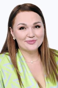 Nadezhda Angarskaya in Снежная Королева: Зазеркалье