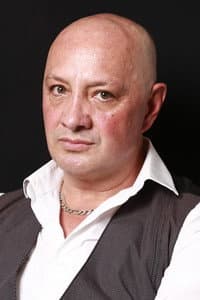 Flavio Peniche in La estructura