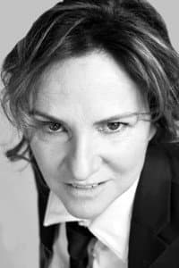 Victoria Carreras in Eva y Lola