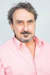 Charles Myara in Detetives do Prédio Azul 3: Uma Aventura no Fim do Mundo