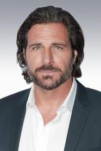Ed Quinn in The 12 Disasters of Christmas