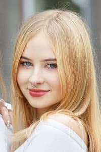 Aurora Aleksandra Künnapas in Vee peal
