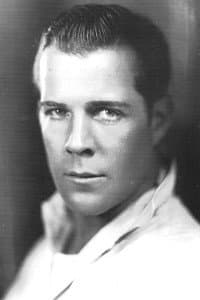 Reed Howes in Outlaw Roundup