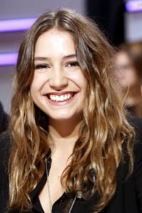Izïa Higelin in Juliette au printemps
