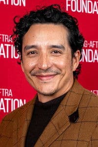 Gabriel Luna in Hala