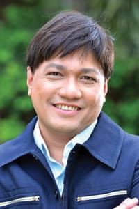 Wenn V. Deramas in Wala Na Bang Ibang Title?