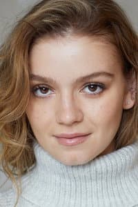 Bella DeLong in Don't Turn Out the Lights