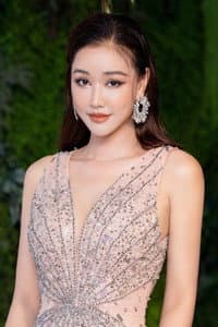 Maya in Giữa bóng tối và tâm hồn