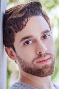Yasser Elneser in El vecino