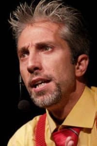 Giovanni Cangialosi in Nato con la camicia