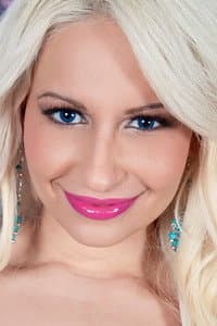 Holly Brooks in Hardscore 6