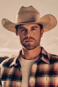 Dustin Lynch in CMA Country Christmas 2018