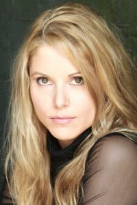 Jennifer Bryer in Curio